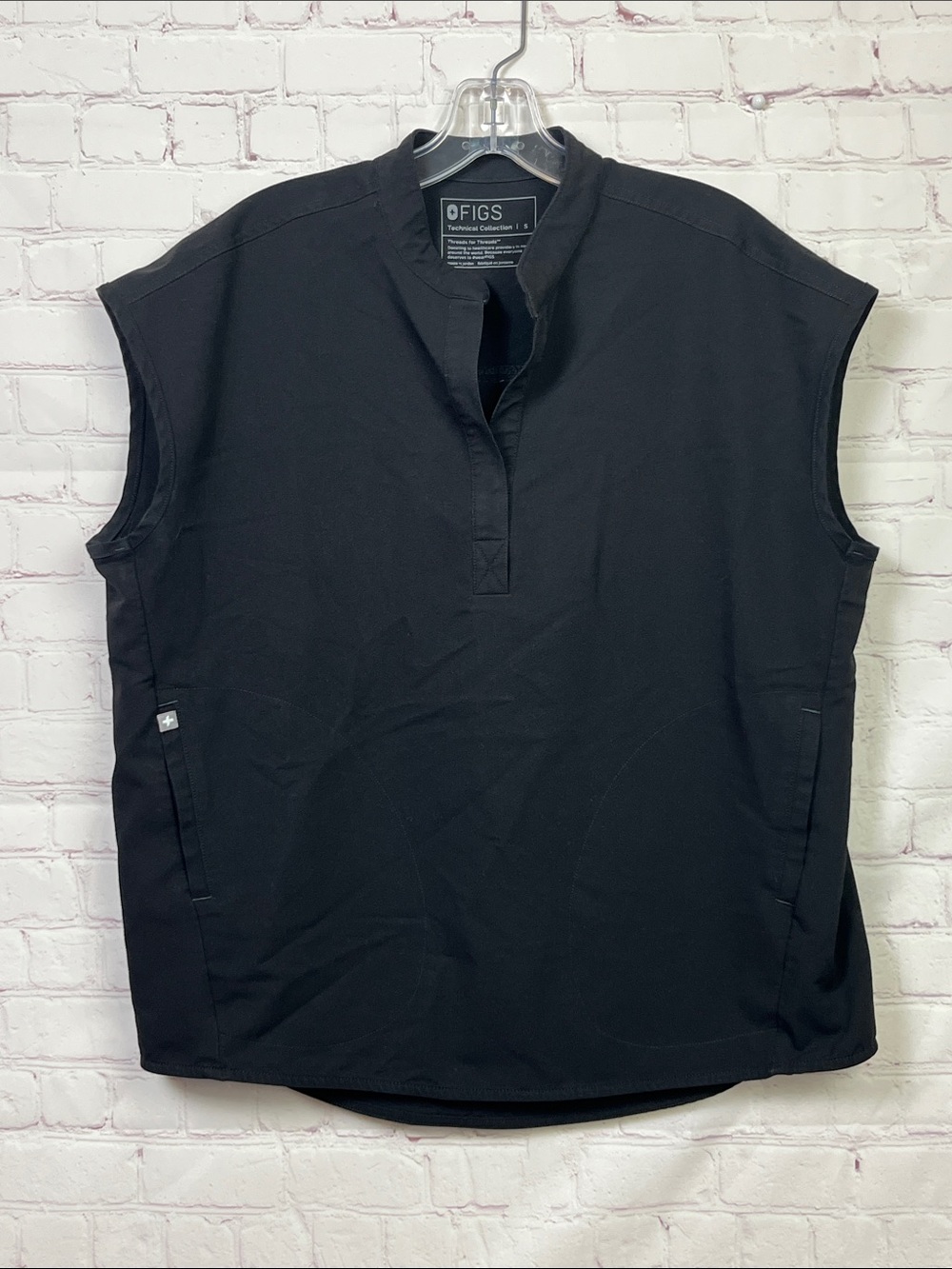 Figs Technical Collection Rafaela Scrub Top in Black Size Small